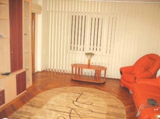Inchiriere apartament 3 camere decomandat zona Calarasi