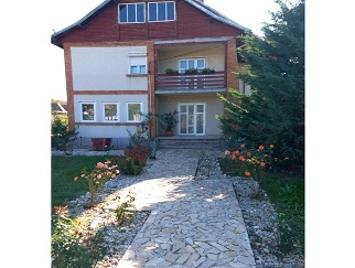 Vanzare imobil locuit plus fabrica procesare carne in Topoloveni