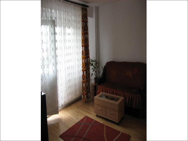 Inchiriez apartament 3 camere decomandat Sebastian - Rahova