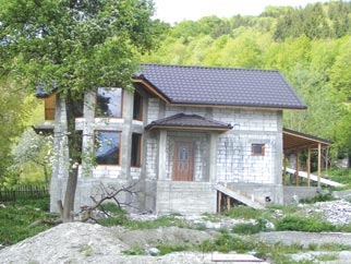 De vanzare vila la rosu in zona deosebita - Stoenesti judetul Arges